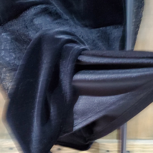 Laundry By Shelli Segal Black and Gray Sheath Dress with Bishop Sleeves - Picture 5 of 7